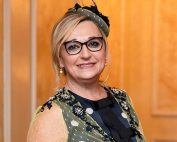Wedding fascinators, hats or hatinators?